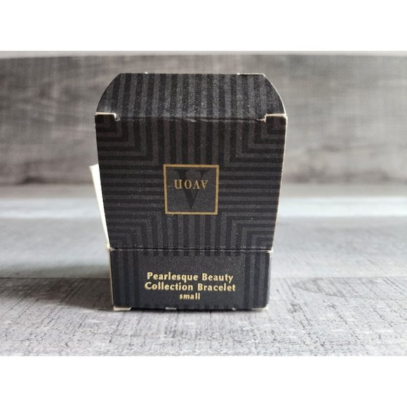 Vintage Avon Sparkling Crystal V-Shaped Necklace And Dangle Earring Set, In Box - Picture 3 of 8